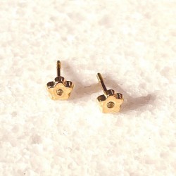 Mini flower single stone earrings