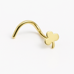 Piercing nariz trebol